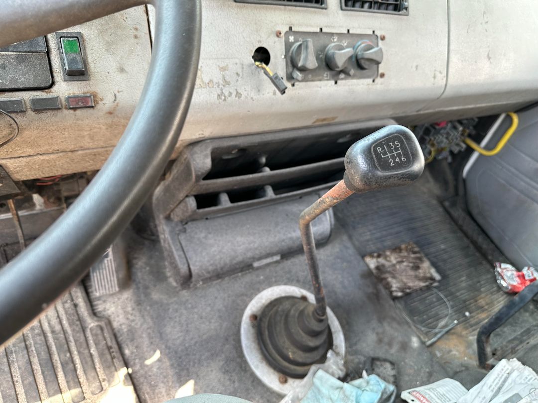 2002 FREIGHTLINER FL 70 - Image 6